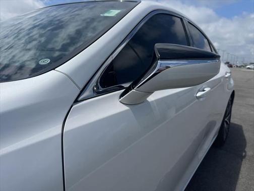 2022 Lexus ES 350 Base