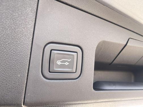 Argent Silver Metallic 2024 Cadillac XT5 Premium Luxury