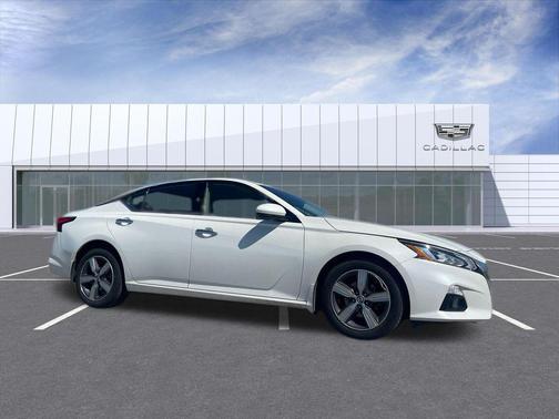 Pearl White Tricoat 2020 Nissan Altima 2.5 SL