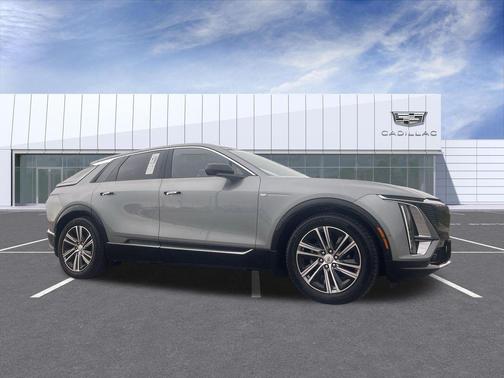 Argent Silver Metallic 2024 Cadillac LYRIQ Luxury