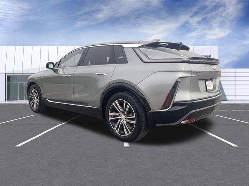 Argent Silver Metallic 2024 Cadillac LYRIQ Luxury