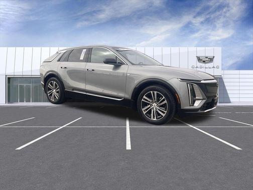 Argent Silver Metallic 2024 Cadillac LYRIQ Luxury