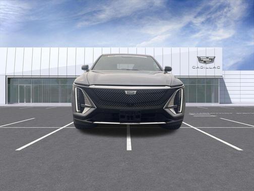 Argent Silver Metallic 2024 Cadillac LYRIQ Luxury