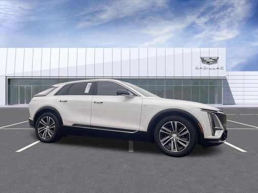 Crystal White Tricoat 2024 Cadillac LYRIQ Luxury