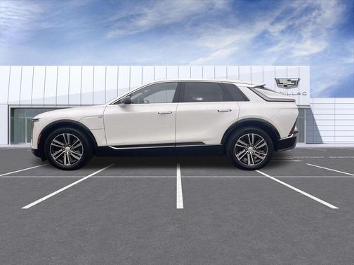 Crystal White Tricoat 2024 Cadillac LYRIQ Luxury