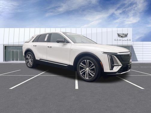 Crystal White Tricoat 2024 Cadillac LYRIQ Luxury