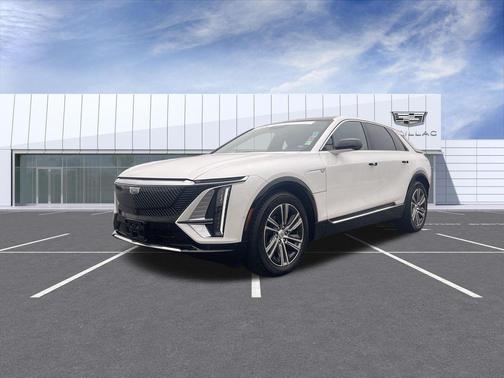 Crystal White Tricoat 2024 Cadillac LYRIQ Luxury