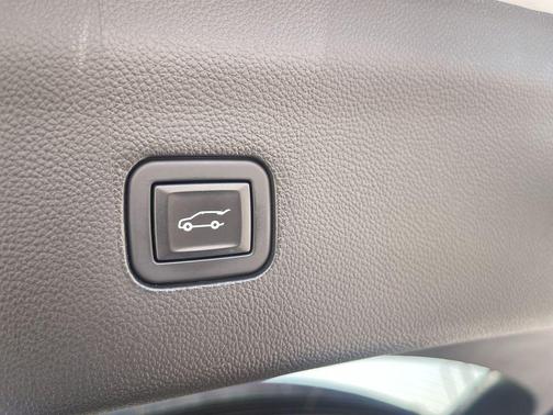 White Frost Tricoat 2020 Buick Enclave FWD Essence