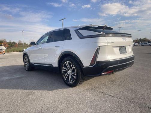 Crystal White Tricoat 2024 Cadillac LYRIQ Luxury