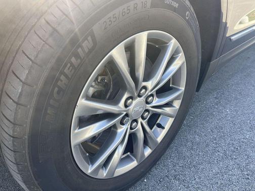 2022 Cadillac XT5 Premium Luxury