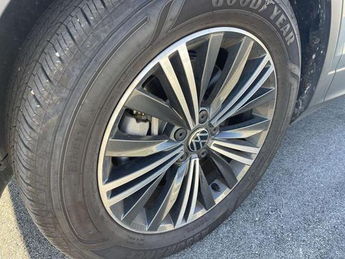 2024 Volkswagen Tiguan 2.0T Wolfsburg Edition