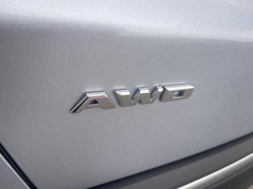 Silver Moonlight Metallic 2017 Cadillac XT5 Luxury