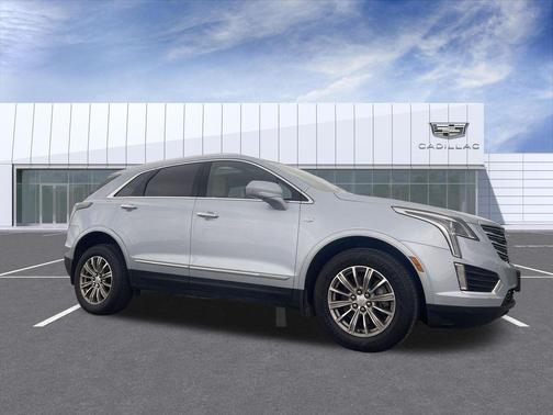 Silver Moonlight Metallic 2017 Cadillac XT5 Luxury