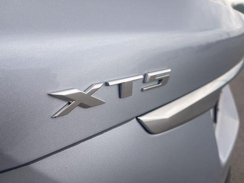 Silver Moonlight Metallic 2017 Cadillac XT5 Luxury