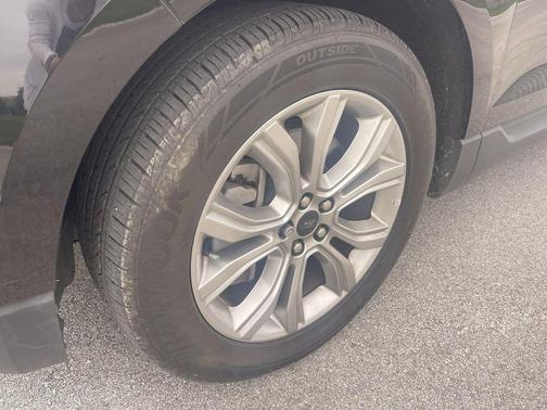 AGATE BLACK METALLIC 2024 Ford Edge Titanium