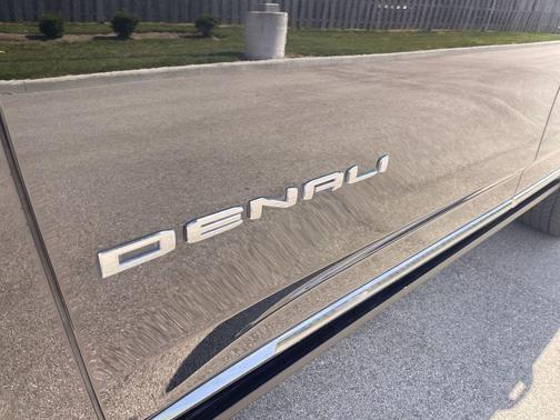 Onyx Black 2023 GMC Yukon Denali Ultimate