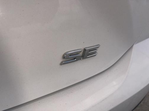 Ice Cap 2025 Toyota Camry SE