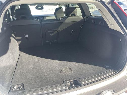 2025 Volvo V60 Cross Country Plus, B5 AWD Gas (mild hybrid)