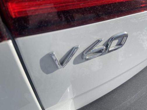 2025 Volvo V60 Cross Country Plus, B5 AWD Gas (mild hybrid)
