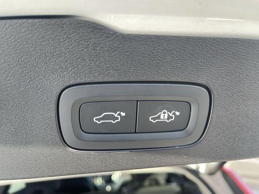 2025 Volvo V60 Cross Country Plus, B5 AWD Gas (mild hybrid)