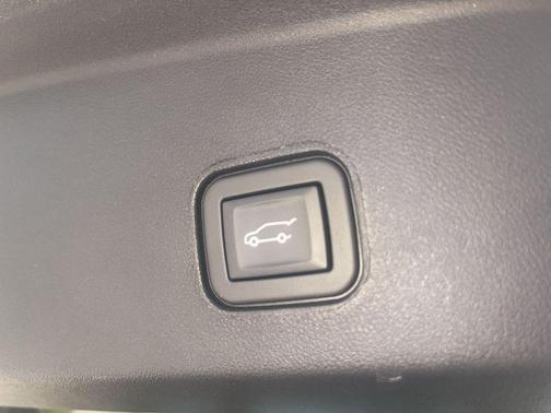 Crystal White Tricoat 2024 Cadillac LYRIQ Sport