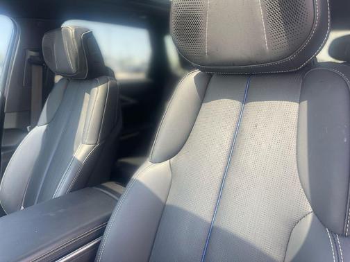 Crystal White Tricoat 2024 Cadillac LYRIQ Sport