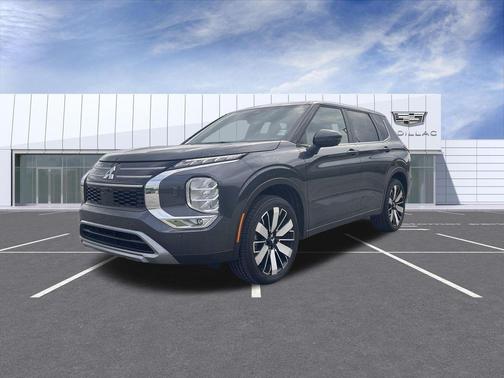 Graphite Gray 2025 Mitsubishi Outlander SE S-AWC