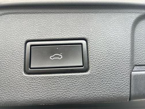 2018 Volkswagen Atlas 3.6L SEL Premium