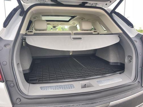 Crystal White Tricoat 2021 Cadillac XT5 Premium Luxury