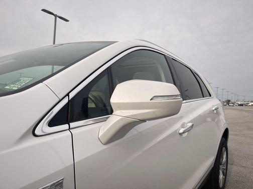 Crystal White Tricoat 2021 Cadillac XT5 Premium Luxury
