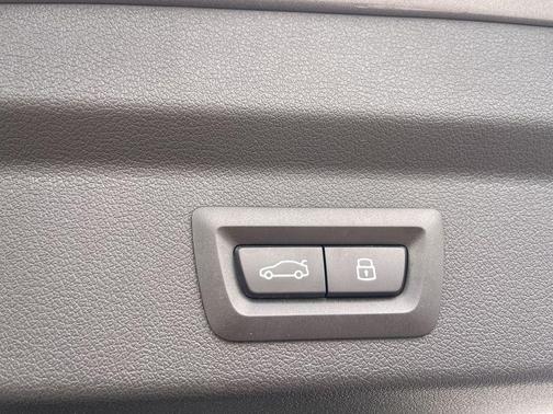 Gray Metallic 2025 BMW X2 xDrive28i