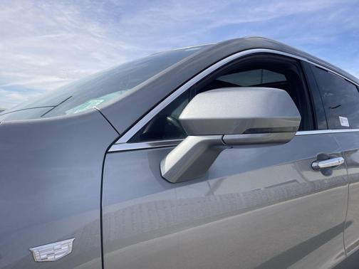 Argent Silver Metallic 2024 Cadillac XT4 Luxury