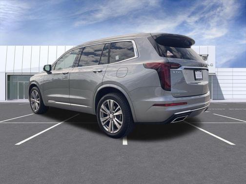 Argent Silver Metallic 2023 Cadillac XT6 Premium Luxury AWD