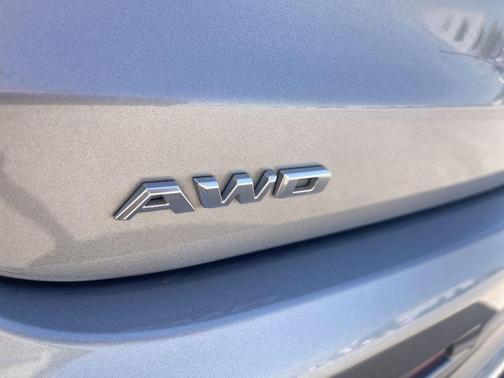 Argent Silver Metallic 2023 Cadillac XT6 Premium Luxury AWD