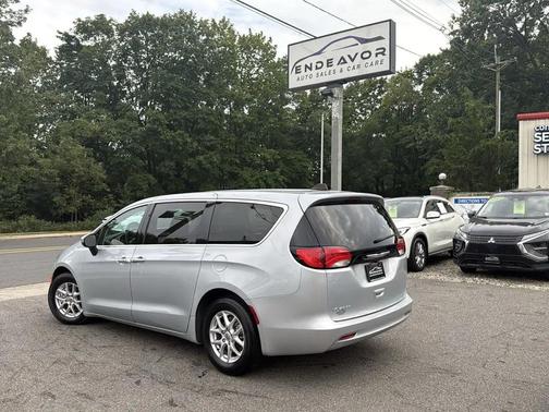 Silver Mist Clearcoat 2023 Chrysler Voyager LX