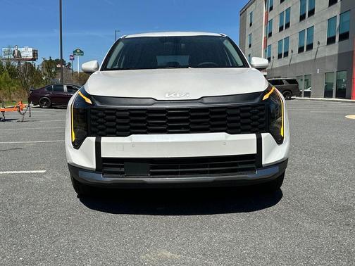 Snow White Pearl 2026 Kia Sportage Hybrid LX