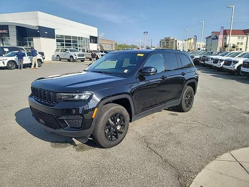 2025 Jeep Grand Cherokee Laredo