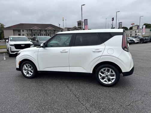 2023 Kia Soul LX