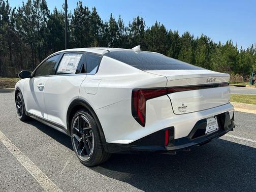 Snow White Pearl 2026 Kia K4 GT-LINE