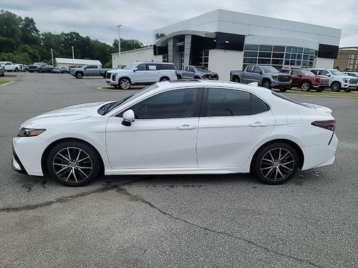 Ice 2024 Toyota Camry SE