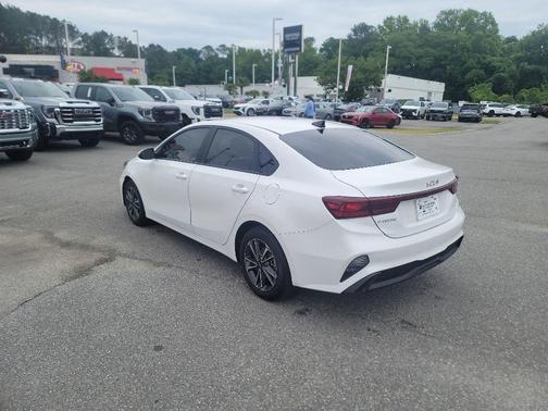 Snow White Pearl 2024 Kia Forte LXS