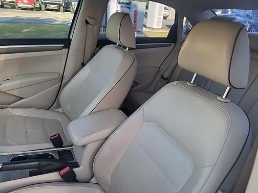 2017 Volkswagen Passat 1.8T SE w/Technology