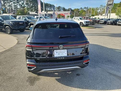 2025 Volkswagen Taos 1.5T SE