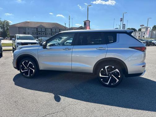 2024 Mitsubishi Outlander SE