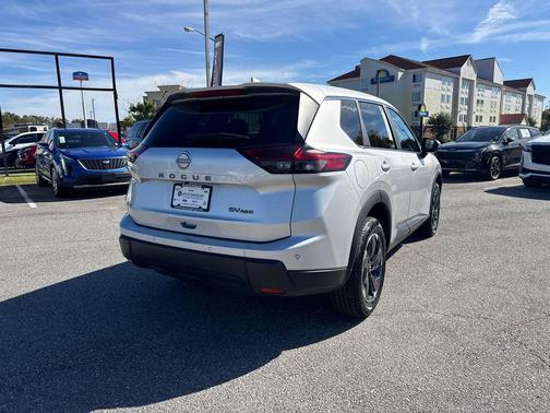2024 Nissan Rogue SV