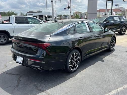 2025 Kia K5 EX