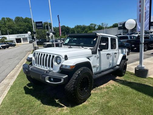 Bright White Clearcoat 2023 Jeep Gladiator Overland