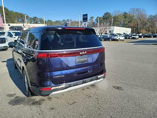 2024 Kia Carnival LX