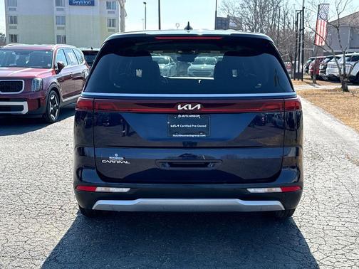 2024 Kia Carnival LX