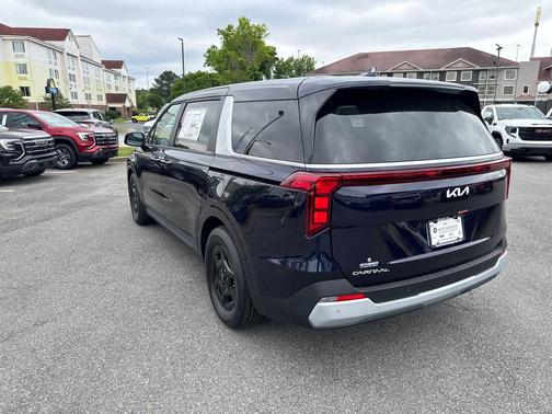 2025 Kia Carnival LXS